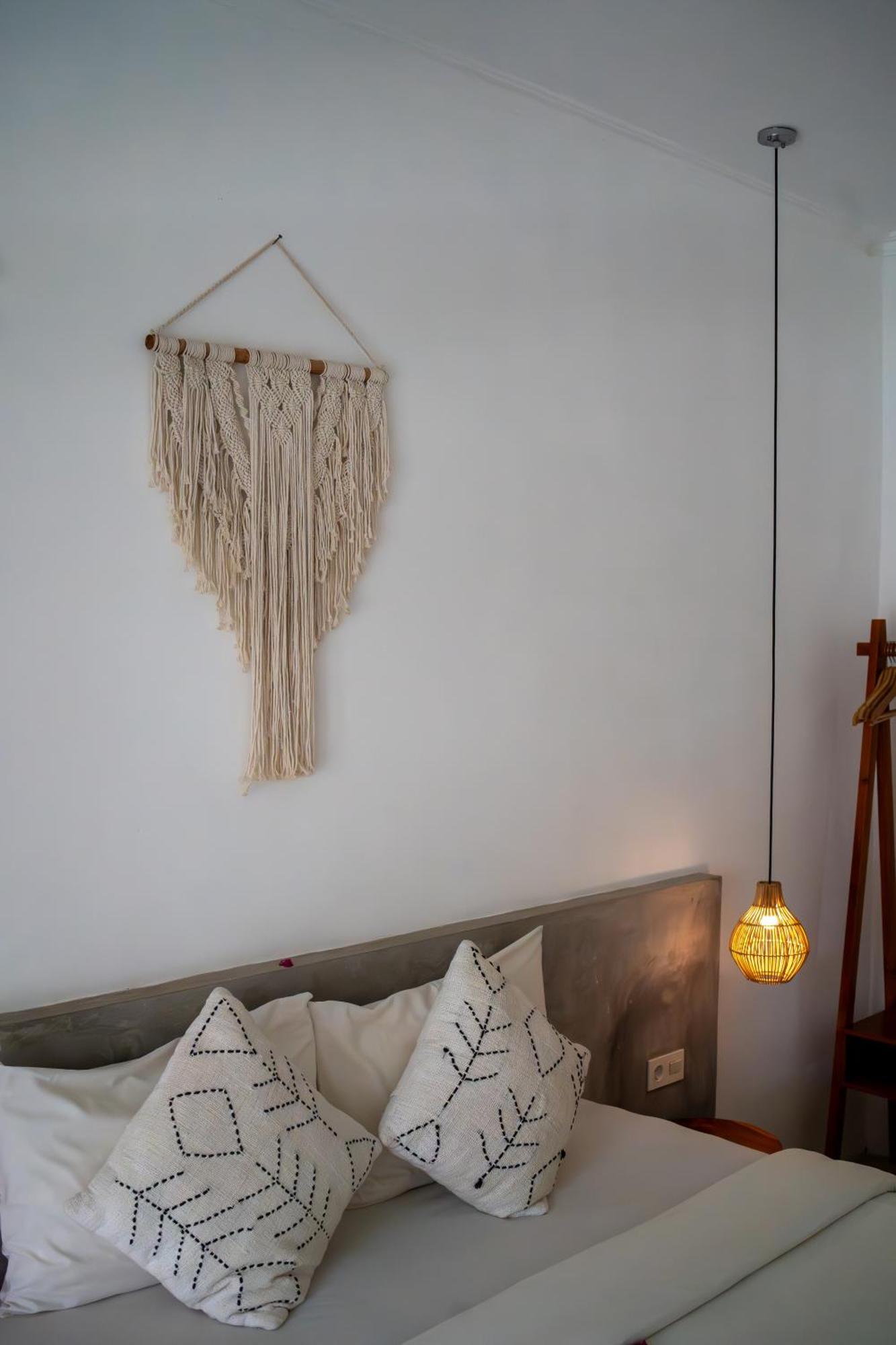 Suku Lifestyle Hotel & Villas Selong Belanak Exterior foto