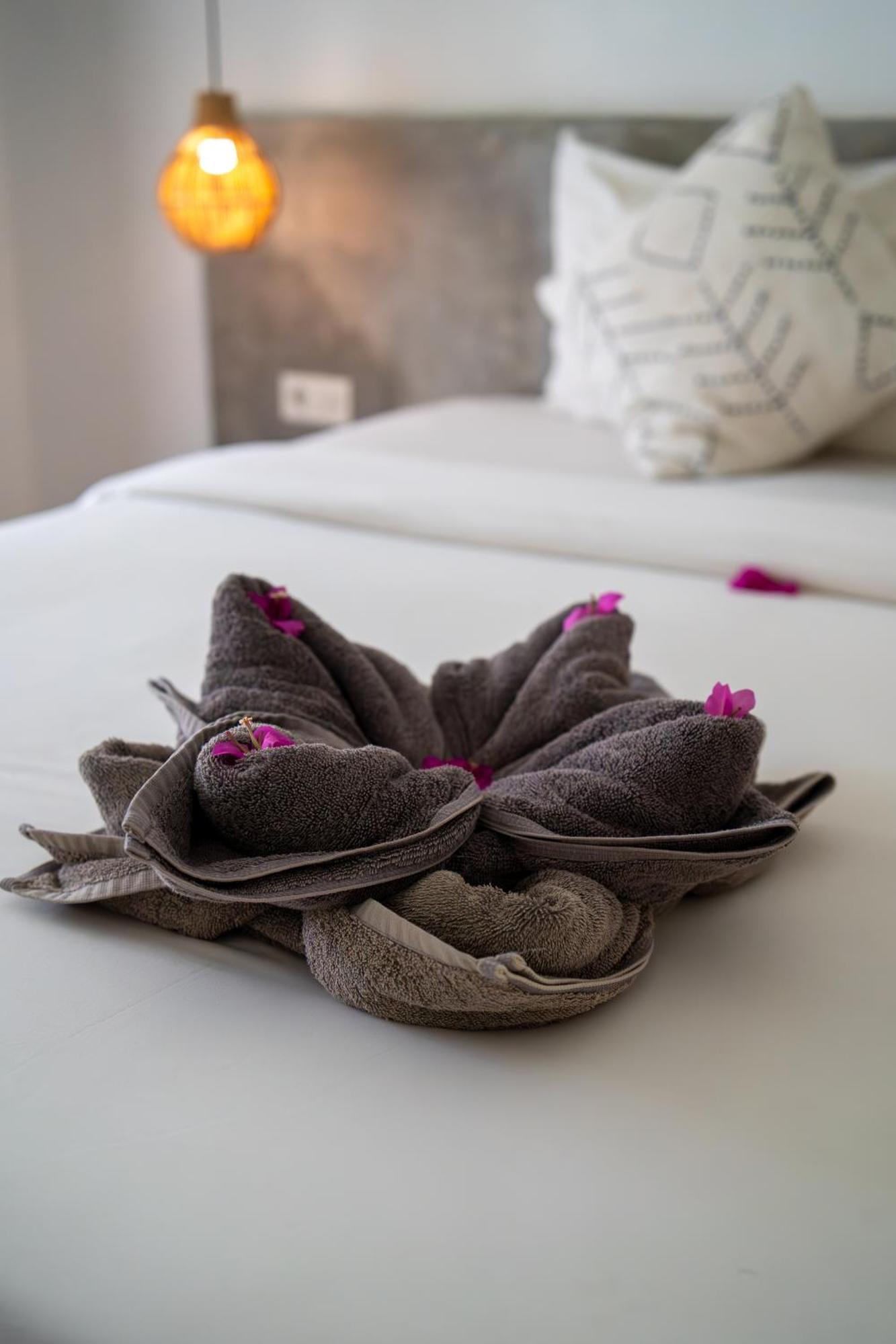 Suku Lifestyle Hotel & Villas Selong Belanak Exterior foto
