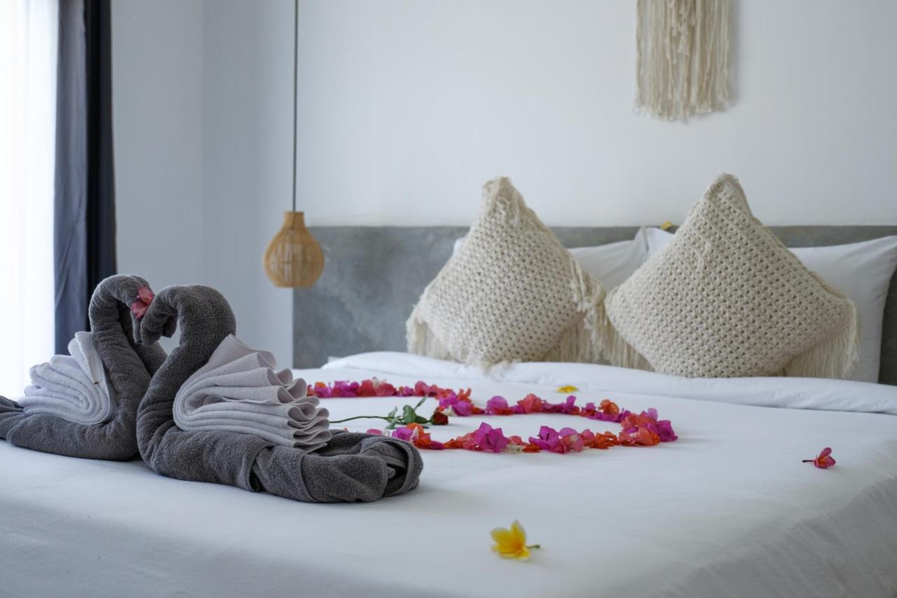 Suku Lifestyle Hotel & Villas Selong Belanak Exterior foto